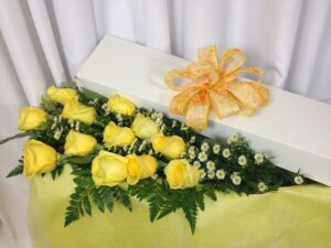 Lougheed Flowers Premium Rose Box * Yellow